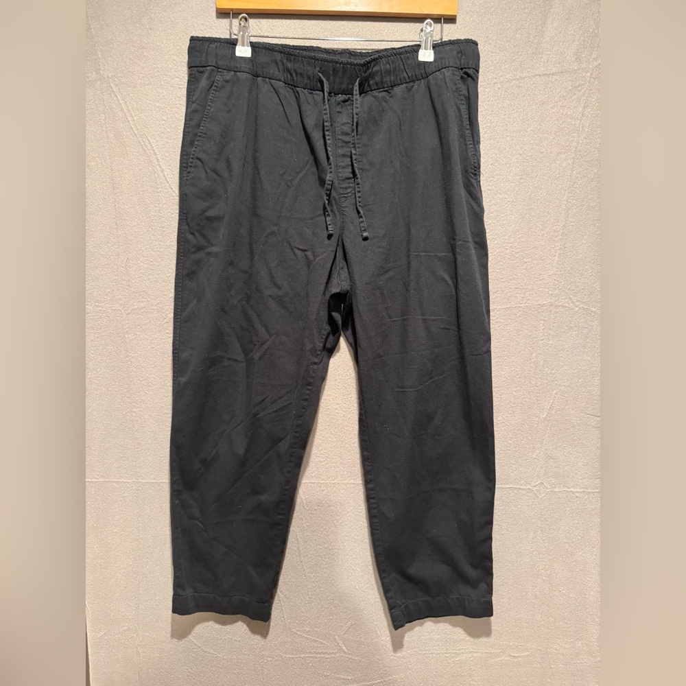 GAP Cropped Drawstring Pants — Black